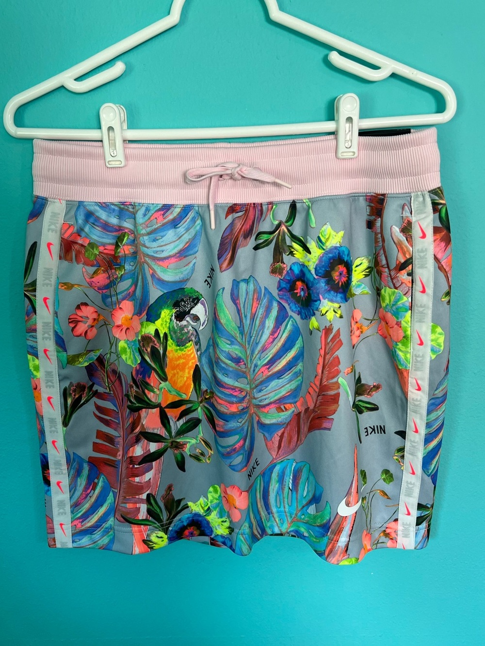 NWT Women’s Nike Hyper Femme Tropical Parrot Print Skirt Size Medium